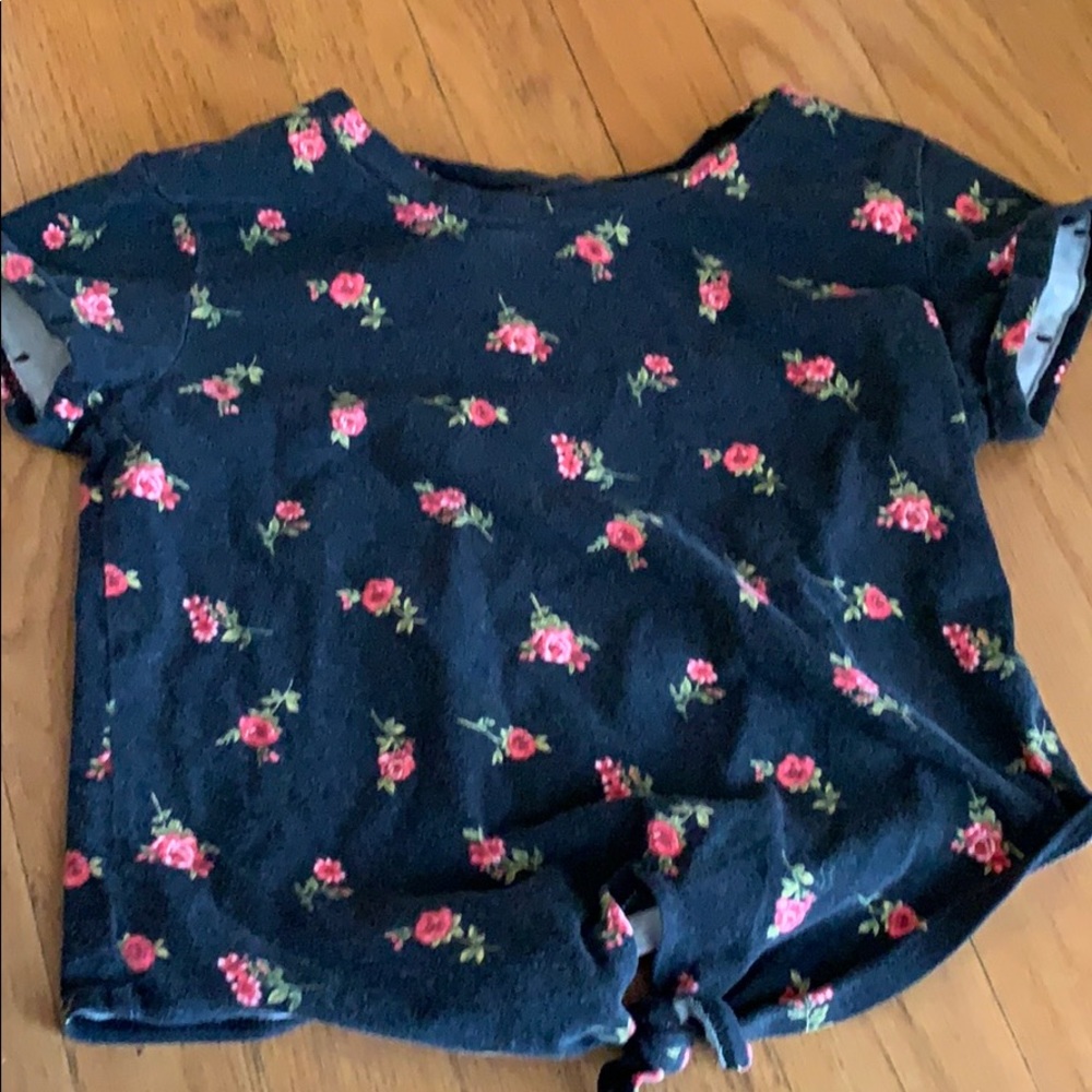 cute black with flowers cropped tee